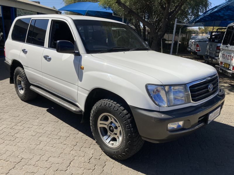 02 Toyota Land Cruiser 105 4 5 Efi Gx For Sale 290 000 Km Manual Transmission Dub Motors
