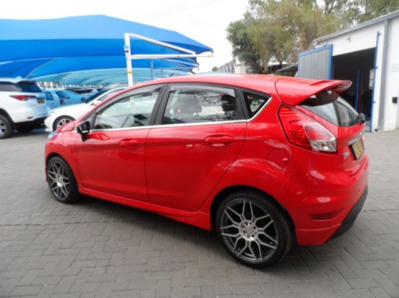 2015 Ford Fiesta 1.0 Ecoboost Titanium 5Dr pictures