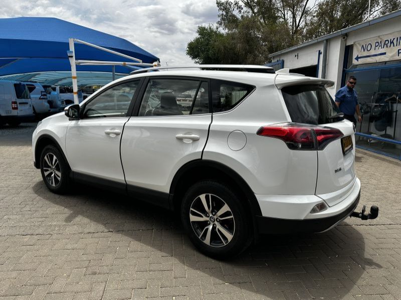 2017 Toyota Rav4 2.0i GX Auto pictures