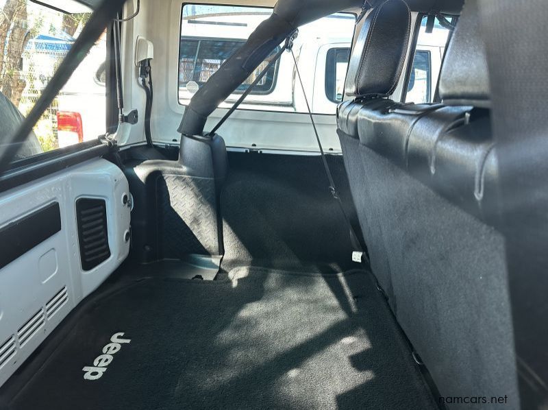 2013 Jeep Wrangler 3.6 V6 Rubicon 5 Door pictures