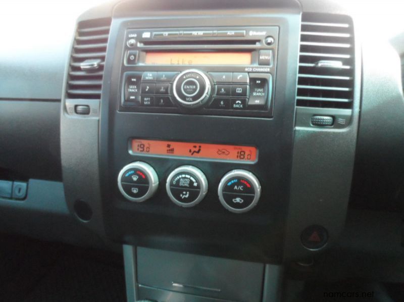 2010 Nissan Navara 4.0 V6 4x4 Manual pictures
