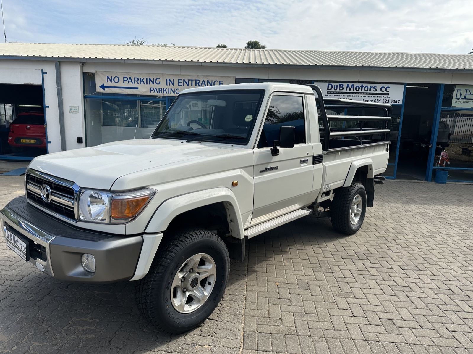 2022 Toyota Land Cruiser 79 4.0 V6 S/Cab pictures