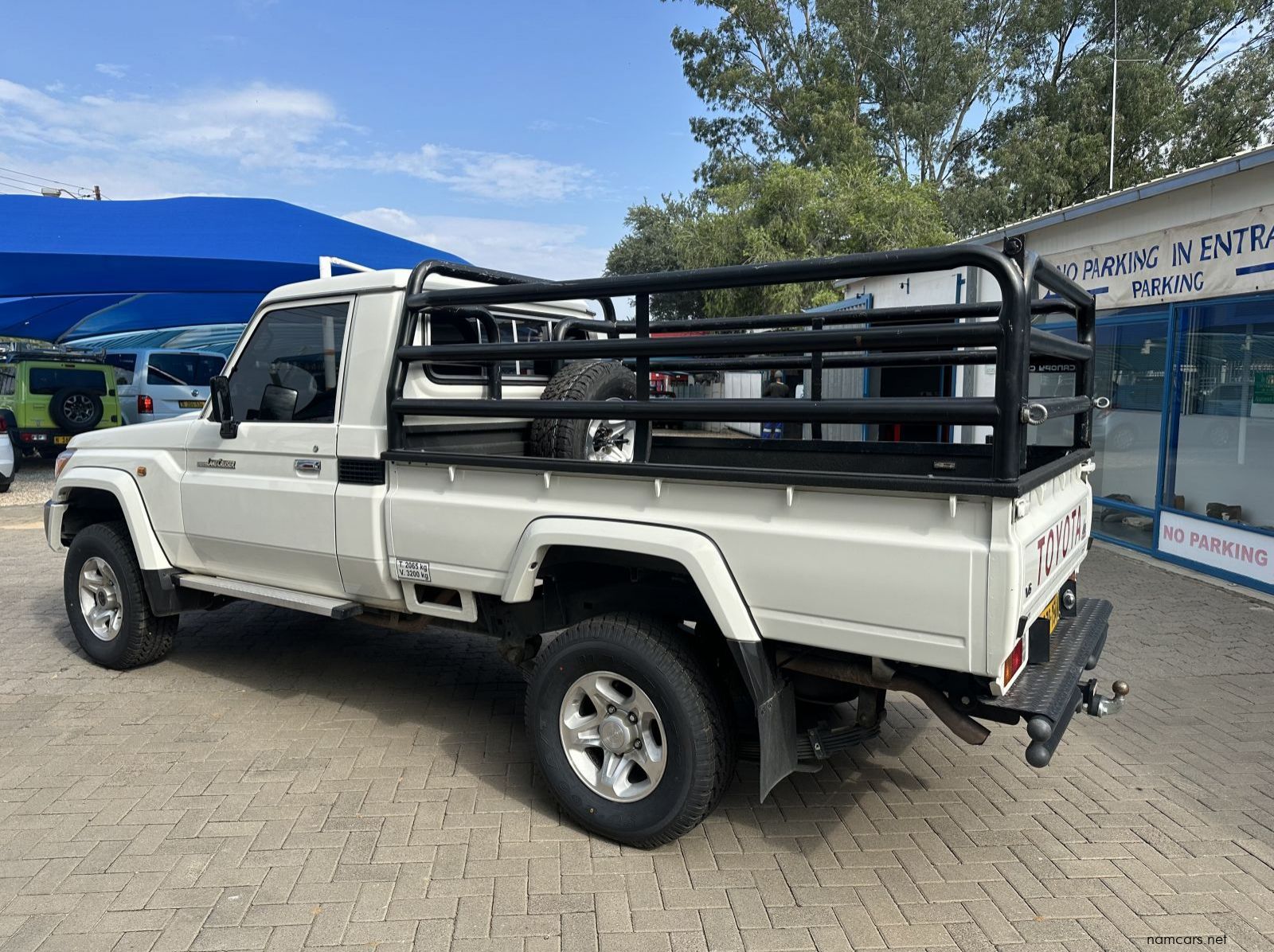 2022 Toyota Land Cruiser 79 4.0 V6 S/Cab pictures