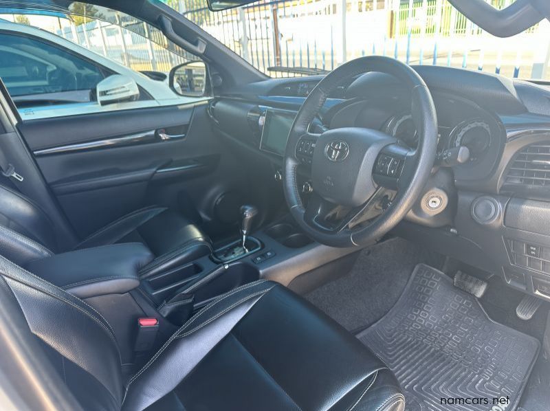 2019 Toyota Hilux 4.0 V6 4x4 D/Cab Raider pictures