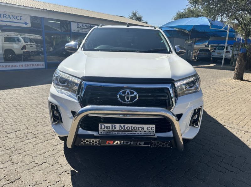 2019 Toyota Hilux 4.0 V6 4x4 D/Cab Raider pictures