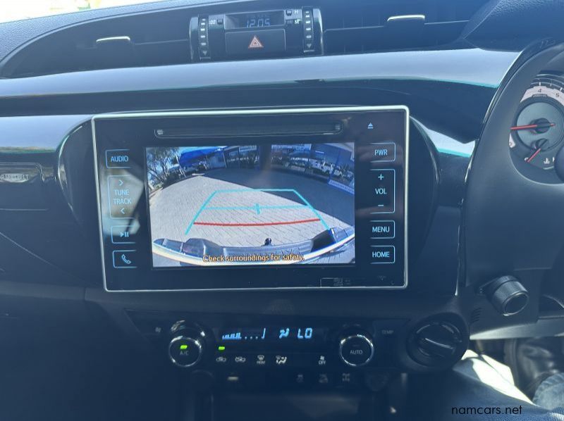 2019 Toyota Hilux 4.0 V6 4x4 D/Cab Raider pictures