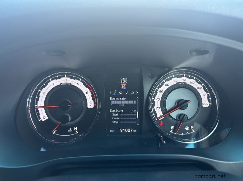 2019 Toyota Hilux 4.0 V6 4x4 D/Cab Raider pictures