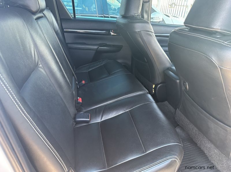 2019 Toyota Hilux 4.0 V6 4x4 D/Cab Raider pictures