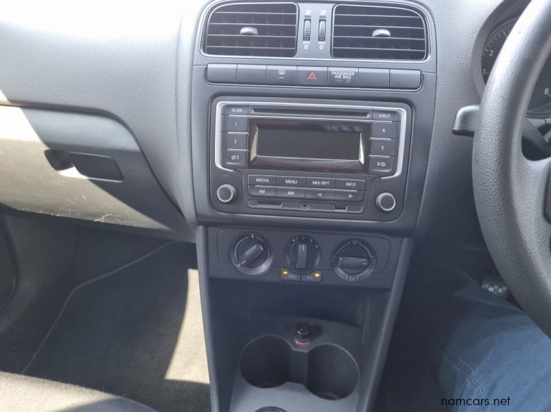 2014 Volkswagen Polo 1.4i Trendline Sedan pictures