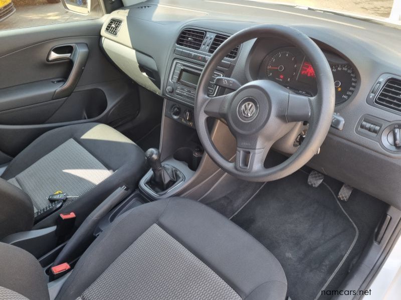 2014 Volkswagen Polo 1.4i Trendline Sedan pictures