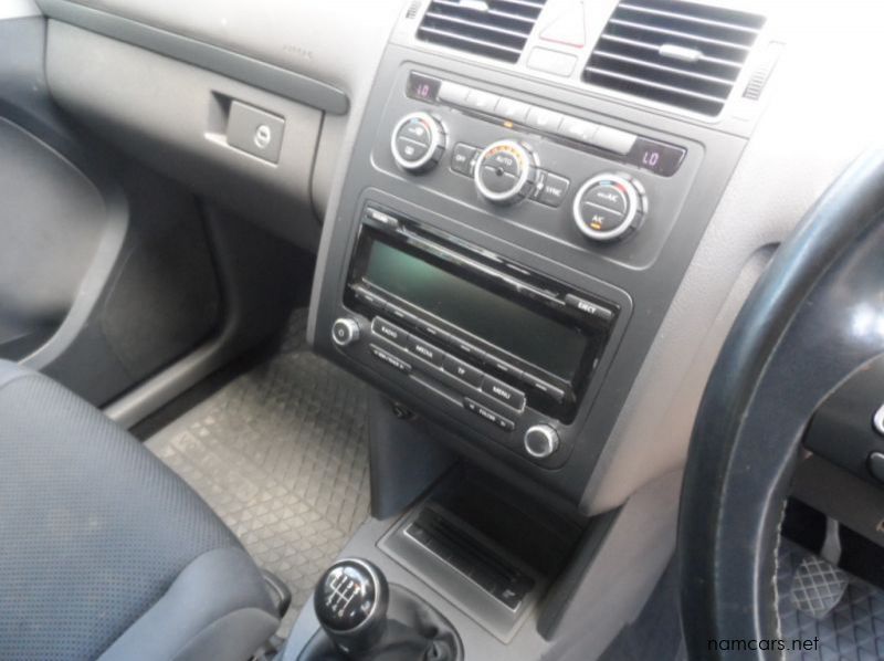 2014 Volkswagen Touran 2.0 TDi pictures