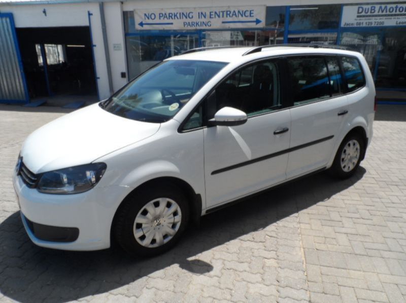 2014 Volkswagen Touran 2.0 TDi pictures
