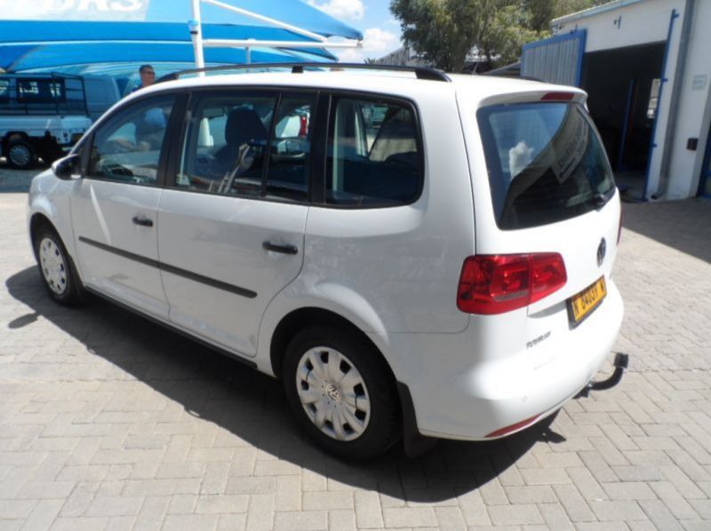 2014 Volkswagen Touran 2.0 TDi pictures