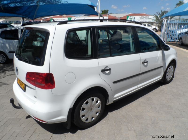 2014 Volkswagen Touran 2.0 TDi pictures