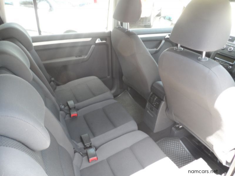 2014 Volkswagen Touran 2.0 TDi pictures