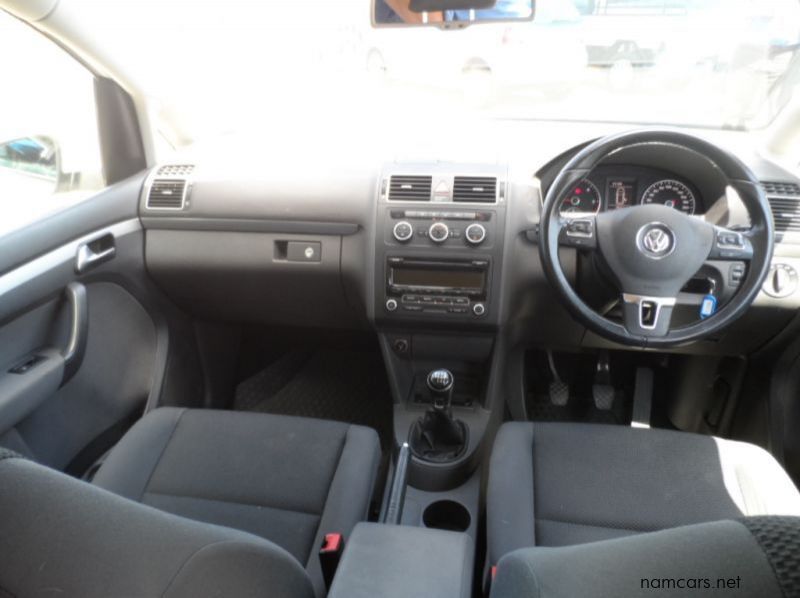 2014 Volkswagen Touran 2.0 TDi pictures