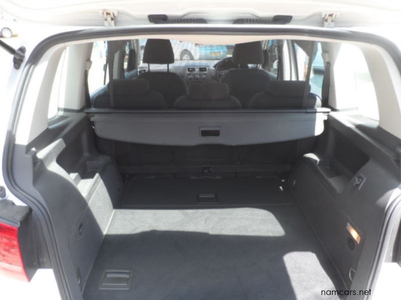 2014 Volkswagen Touran 2.0 TDi pictures