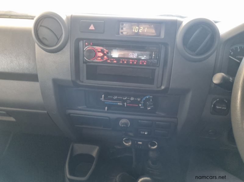 2016 Toyota Landcruiser 4.0i V6 S/Cab pictures